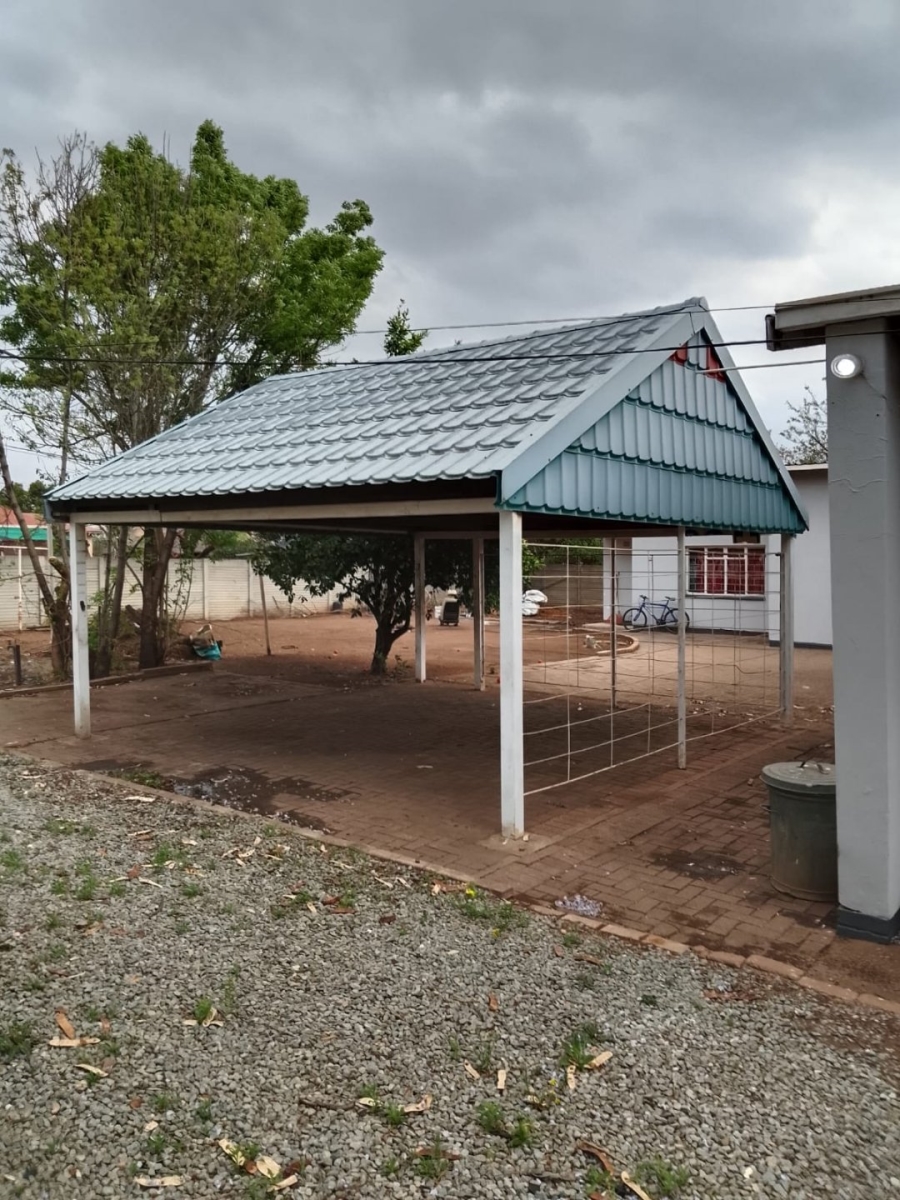 5 Bedroom Property for Sale in Roosheuwel North West